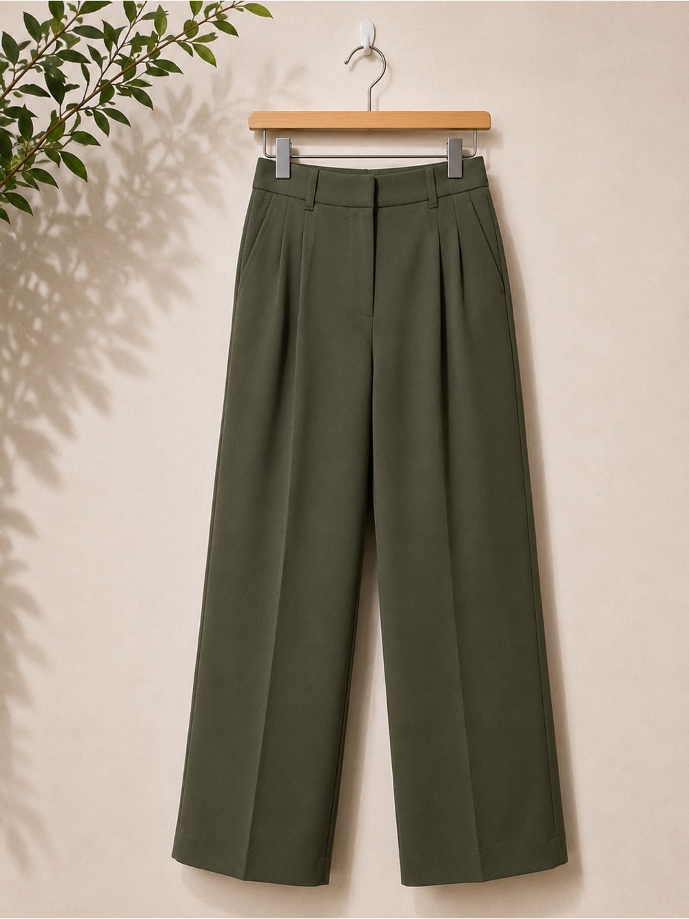 ARITZIA | The Effortless Pant Hi Rise Crepette *Reg Length | Dark Olive | Size 6